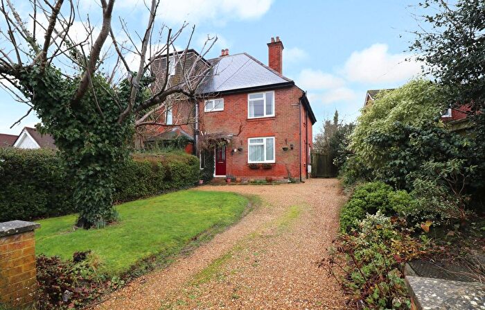 3 Bedroom Semi-Detached House For Sale In Netley Firs Road, Hedge End, SO30