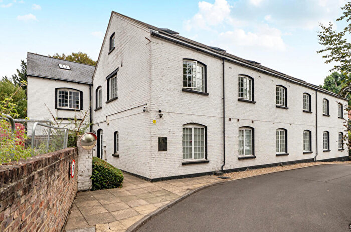 2 Bedroom Apartment For Sale In London Road, Mitcham, CR4