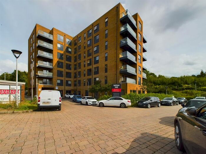 2 Bedroom Flat To Rent In Leaden Hill, Coulsdon, CR5