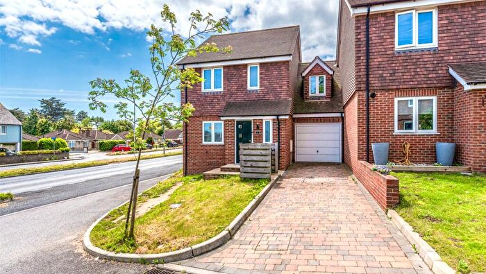 3 Bedroom Link Detached House For Sale In Dewpond Close, Lancing, West Sussex, BN15