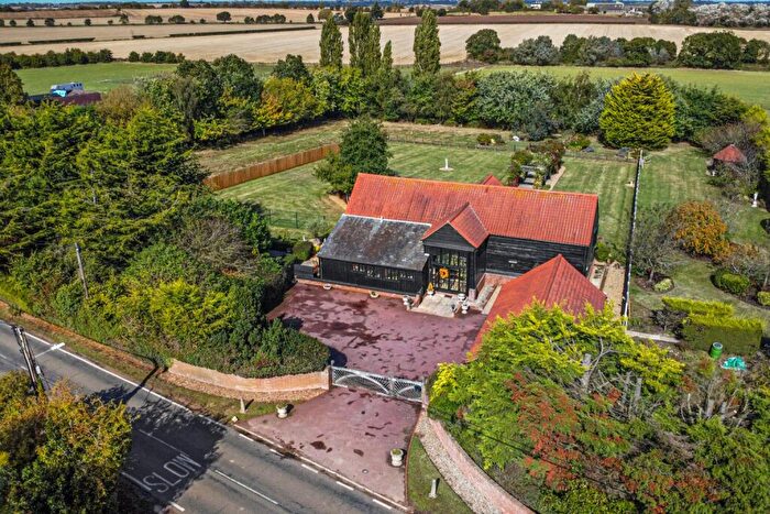4 Bedroom Barn Conversion For Sale In Kirby Le Soken, CO13