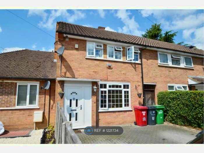 3 Bedroom Terraced House To Rent In Swabey Road, Slough SL3