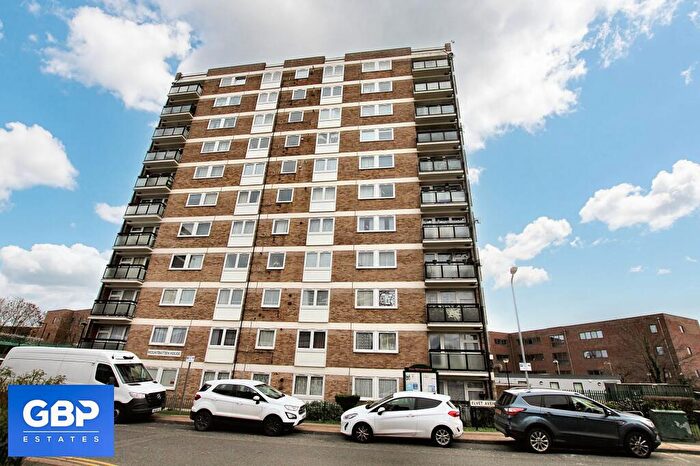 2 Bedroom Flat To Rent In Elvet Avenue, Romford, RM2