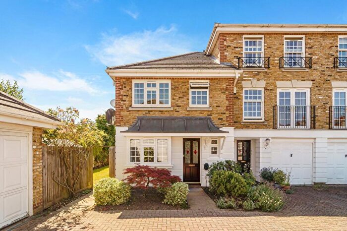 3 Bedroom Semi Detached House To Rent In Kensington Gardens, Kingston Upon Thames, KT1