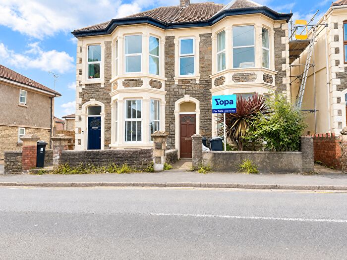 2 Bedroom Flat For Sale In North Street, Bristol, BS16