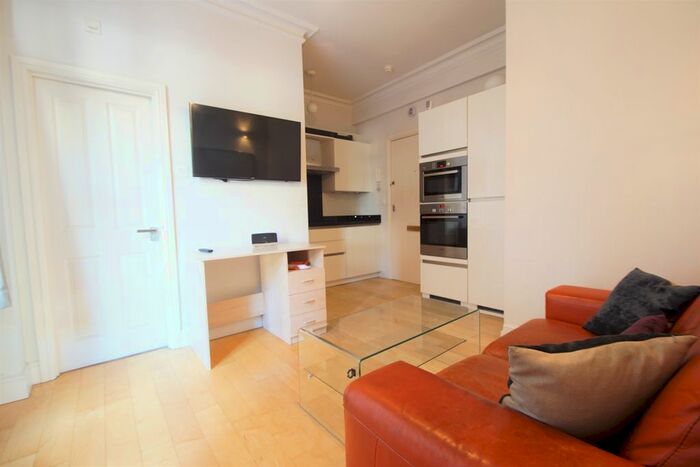 1 Bedroom Flat To Rent In Hallam Street, London, W1W