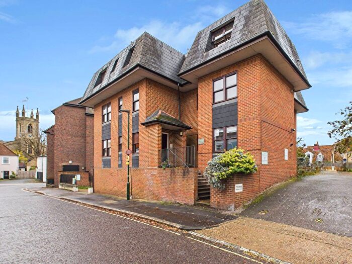 2 Bedroom Flat To Rent In Station Road, Hampton, TW12
