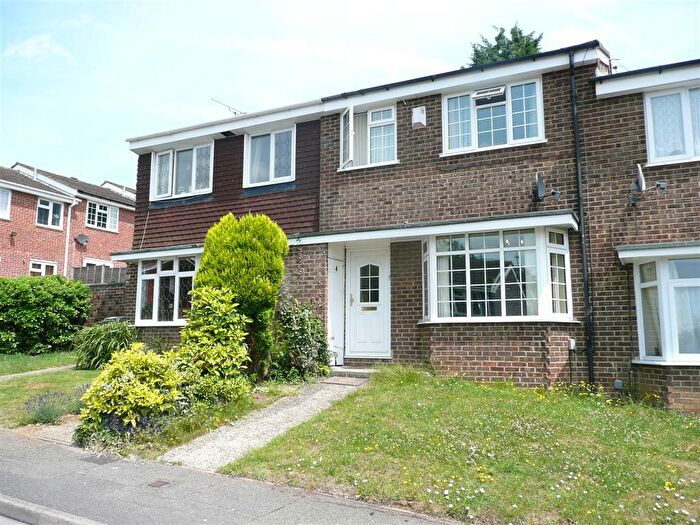 3 Bedroom Terraced House To Rent In Poppy Way, RG31