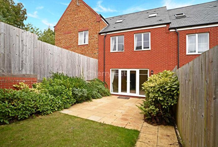 5 Bedroom Town House To Rent In Saffron Close, Banbury, OX16