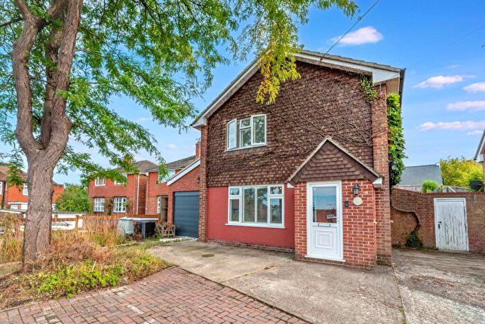 3 Bedroom Detached House For Sale In Ashford Road, Canterbury, CT1