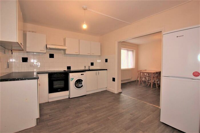 3 Bedroom Flat To Rent In Hermitage Road, Manor House, N4