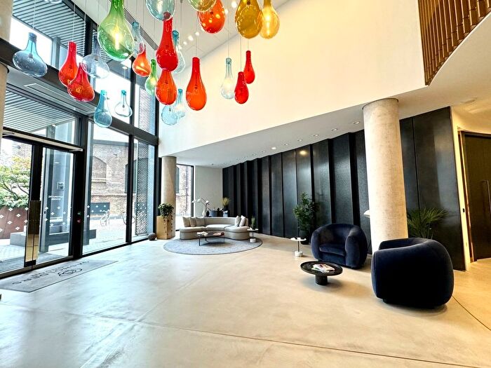 1 Bedroom Flat For Sale In Lewis Cubitt Square, London, N1C