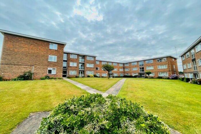 2 Bedroom Flat To Rent In Pine Court, Leamington Spa, CV32
