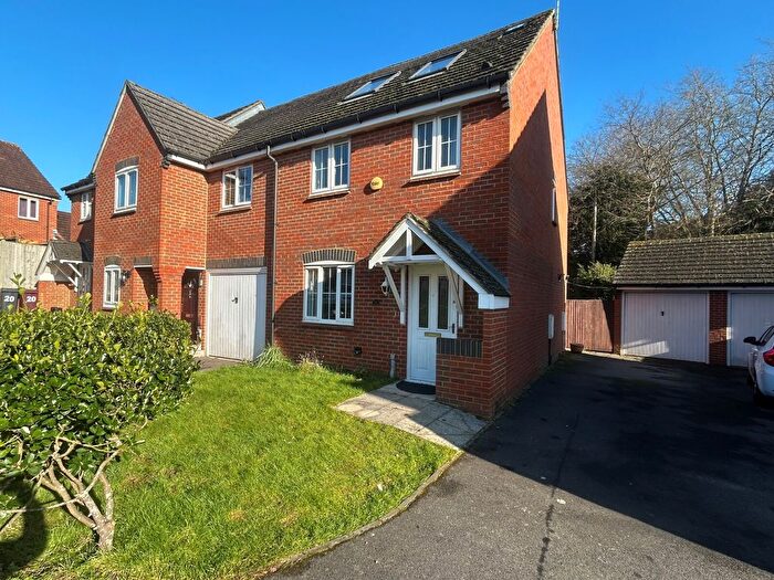 5 Bedroom Detached House To Rent In Swallows Croft, Reading, Berkshire, RG1