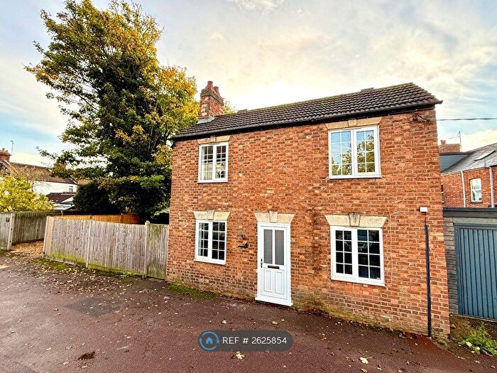 3 Bedroom Detached House To Rent In Cross Street, Newport Pagnell, Milton Keynes, MK16