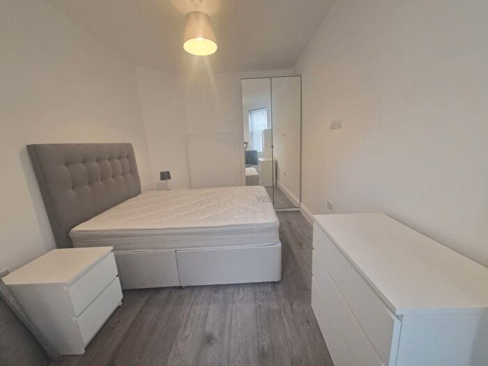 1 Bedroom Flat To Rent In High Street, Egham, TW20