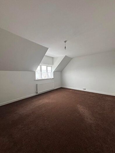 3 Bedroom Flat To Rent In Waterloo Road, Smethwick, Birmingham, West Midlands, B66