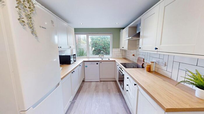 5 Bedroom House To Rent In Lebanon Close, EX4