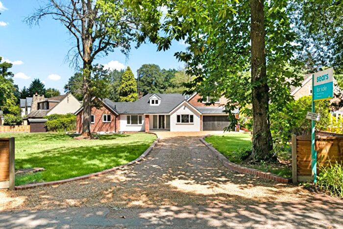 5 Bedroom Detached House For Sale In Heath Ride, Finchampstead, RG40