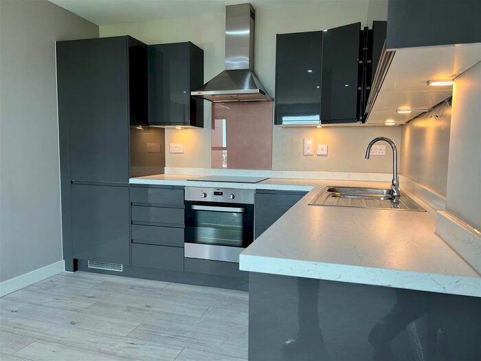 2 Bedroom Flat To Rent In Victoria Avenue, Southend-On-Sea, SS2