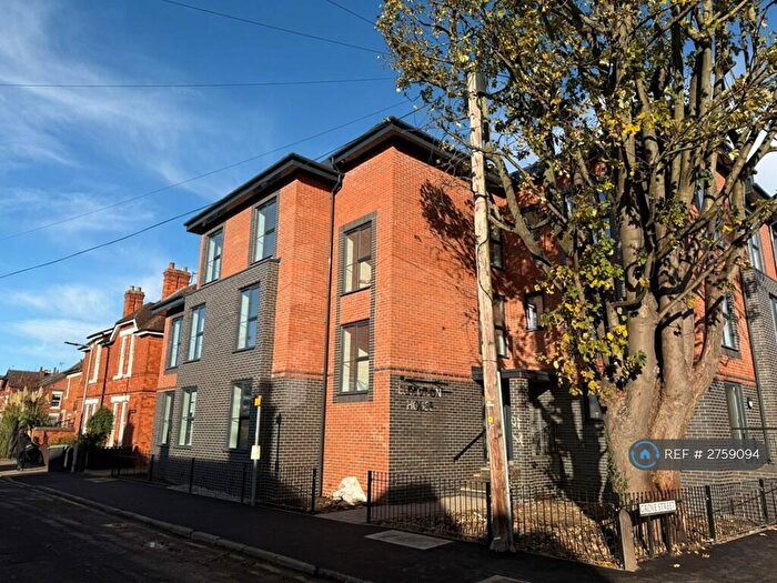 2 Bedroom Flat To Rent In Dovecote Lane, Beeston, Nottingham, NG9