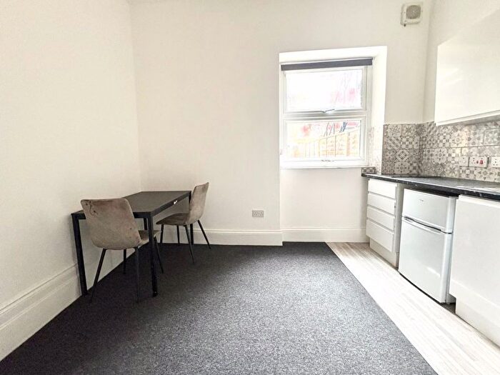 Studio To Rent In Bodney Road, London, E8
