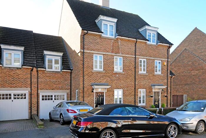 4 Bedroom Flat For Sale In Goodhall Close, Stanmore, Greater London, HA7