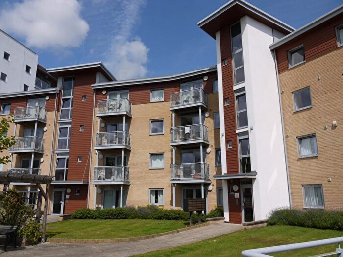 2 Bedroom Flat To Rent In Kelvin Gate, Bracknell, RG12