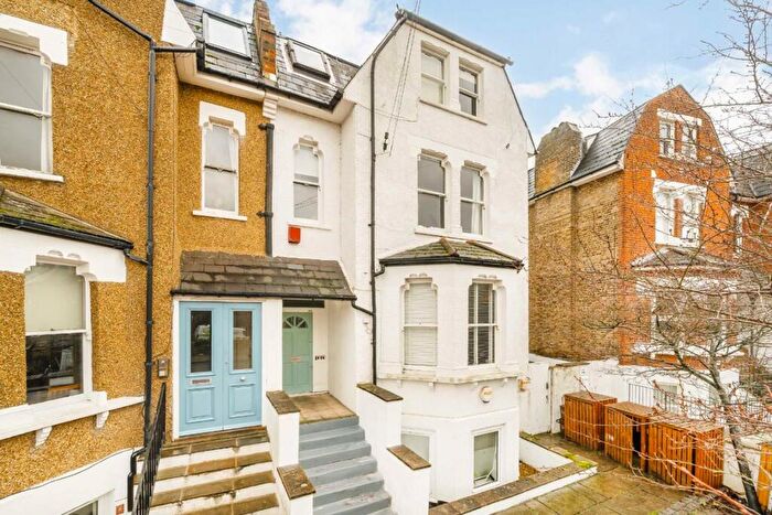 2 Bedroom Maisonette For Sale In Culverden Road, Balham, SW12