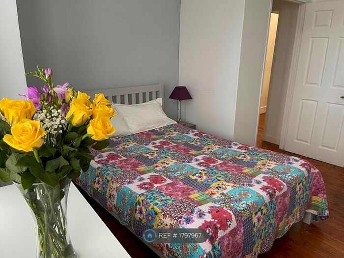 2 Bedroom Flat To Rent In Raynes Park, Raynes Park, SW20