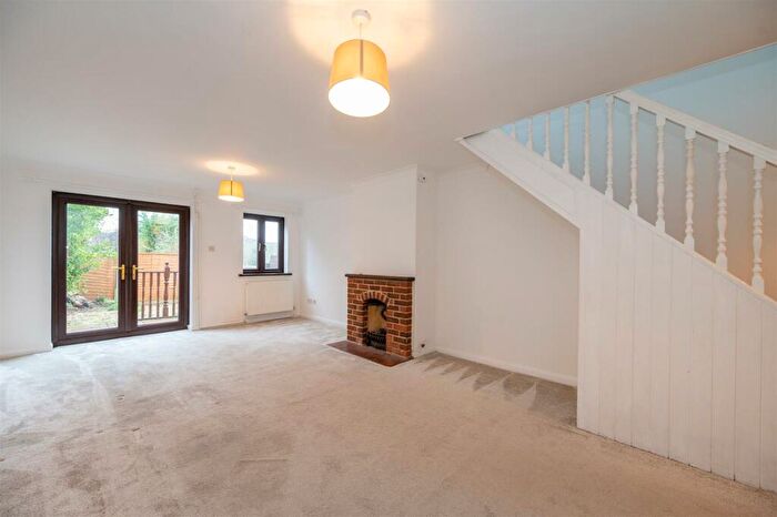 3 Bedroom End Of Terrace House For Sale In Broad Gardens, Portsmouth, PO6