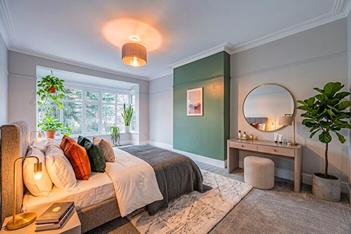 4 Bedroom Semi Detached House For Sale In Frewland Avenue, Stockport, SK3