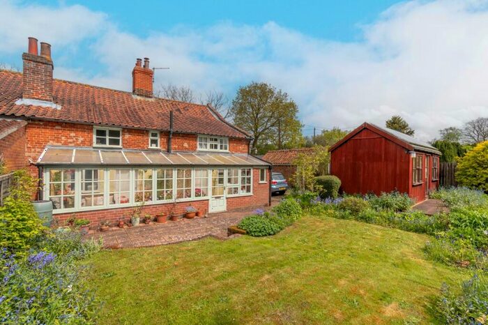 4 Bedroom Semi-Detached House For Sale In Brisley Road, Horningtoft, NR20