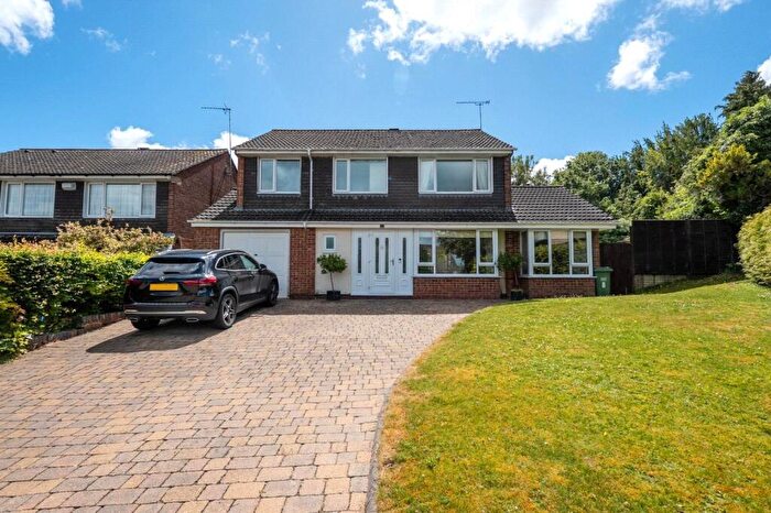 4 Bedroom Detached House For Sale In Morland Close, Dunstable, Bedfordshire, LU6