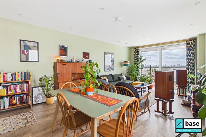 2 Bedroom Flat To Rent In Beck Square, London, E10