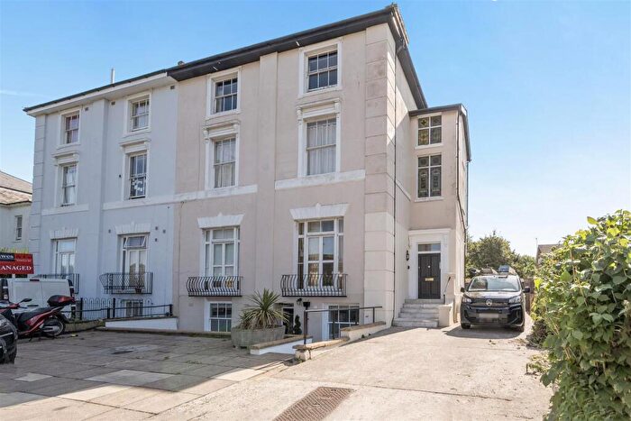 2 Bedroom Apartment For Sale In Claremont Road, Surbiton, KT6