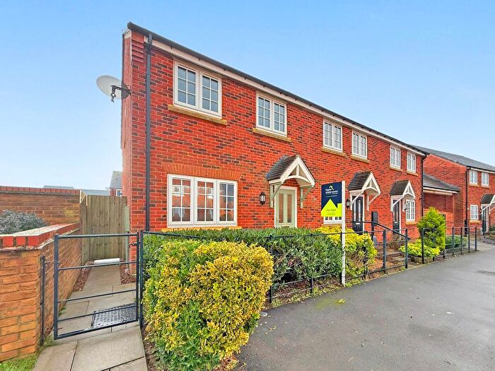 3 Bedroom End Terrace House For Sale In Middle Deepdale, Scarborough, YO11