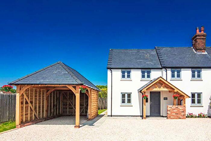 4 Bedroom Property For Sale In Conway Cottage, Crays Pond, RG8