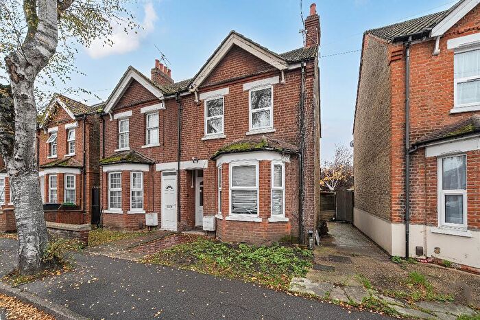 3 Bedroom Semi Detached House For Sale In Slough, SL1