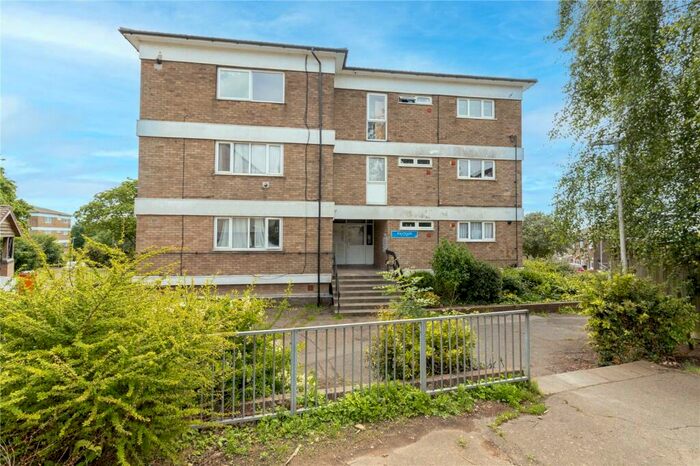 1 Bedroom Apartment To Rent In Polsteads, Basildon, Essex, SS16