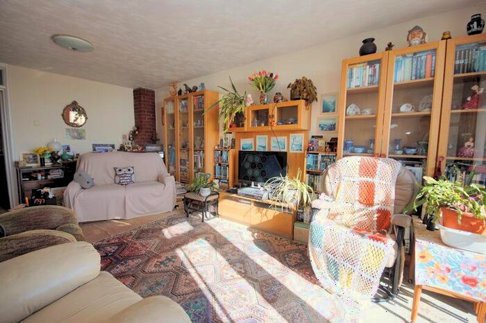 3 Bedroom Duplex For Sale In West Lodge, Lee-On-The-Solent, PO13