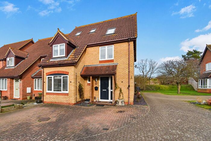 4 Bedroom Detached House For Sale In Fieldfare, Sandy, SG19