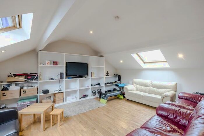 3 Bedroom Flat To Rent In Landor Road, London, SW9
