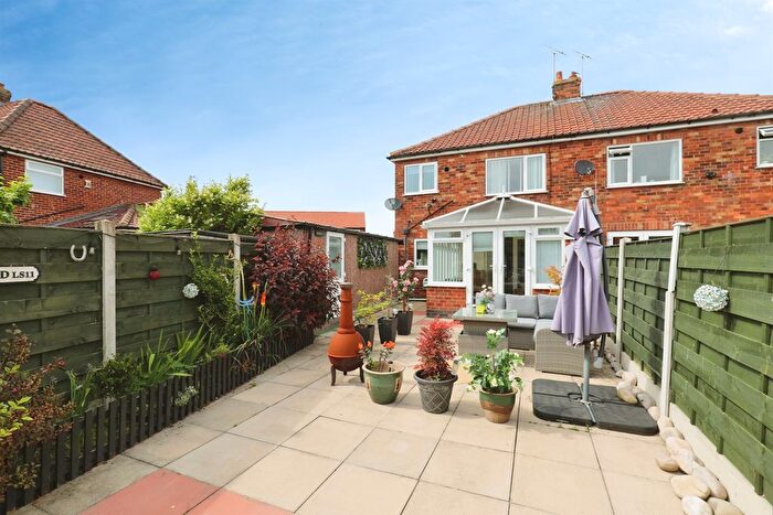 3 Bedroom Semi-Detached House For Sale In Highthorn Road, York, YO31