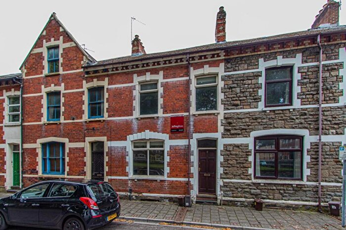 4 Bedroom Private Halls To Rent In Adamsdown Square, Adamsdown, CF24