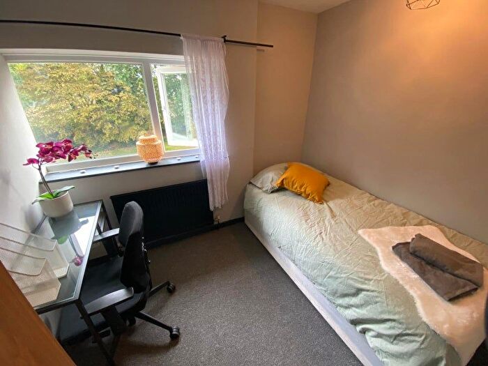 6 Bedroom Semi Detached House To Rent In Travellers Lane, Hatfield, AL10