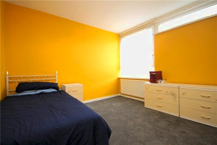 2 Bedroom Flat For Sale In Parchmore Road, Thornton Heath, CR7