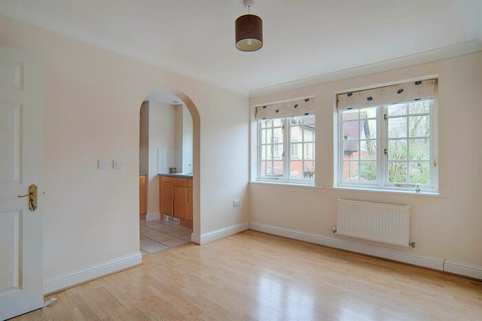 2 Bedroom Flat To Rent In Windmill Close, Stansted, Essex, CM24