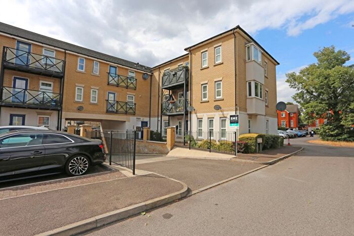 2 Bedroom Flat To Rent In Framlingham Court, Chadwell Heath, RM6
