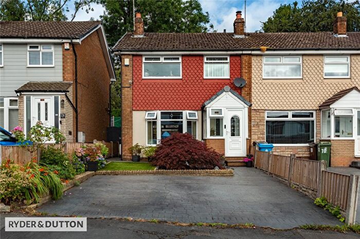 3 Bedroom Town House For Sale In Wetherby Drive, Royton, Oldham, Greater Manchester, OL2
